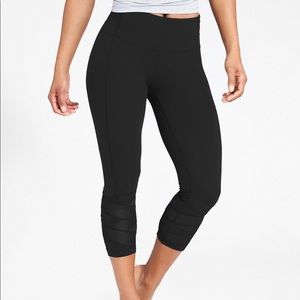 Athleta Black Mantra Capri Leggings size small